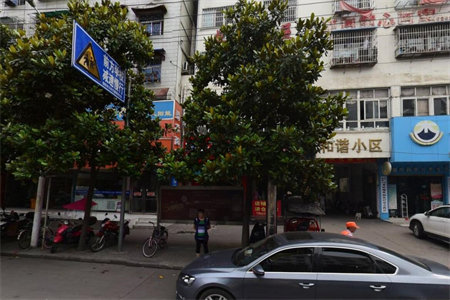 台儿庄恒顺佳苑3室2厅1卫130平米，送车库，有小院，中